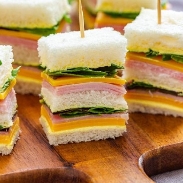 Mini Sandwichs divers (poulet/morue/hareng/jambon/légumes)