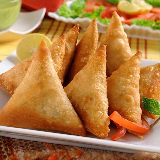 Samoussas (Poulet / légumes/ crevettes / viandes)